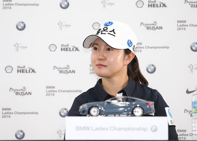 경기 마치고 인터뷰하는 이승연./사진=KLPGA