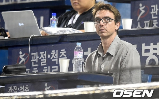 사도스키.