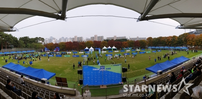 컴패션 에이매치(Compassion A-match)가 열린 서울월드컵경기장 보조경기장 전경. /사진=김우종 기자
