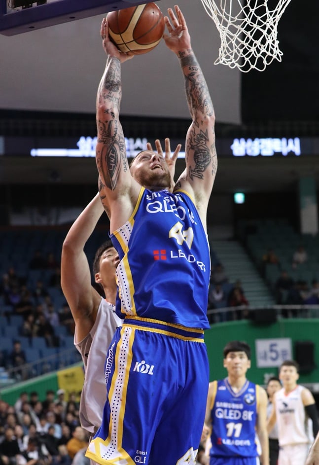 개인 통산 첫 번째 더블-더블을 만든 닉 미네라스. /사진=KBL 제공