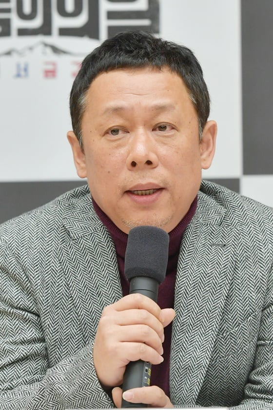 (왼쪽부터) (왼쪽부터) 기훈석 팀장, 조현아 CP, 이훈희 제작2본부장, 이재우 예능센터장, 최재형 CP, 이황선 CP/사진제공=KBS