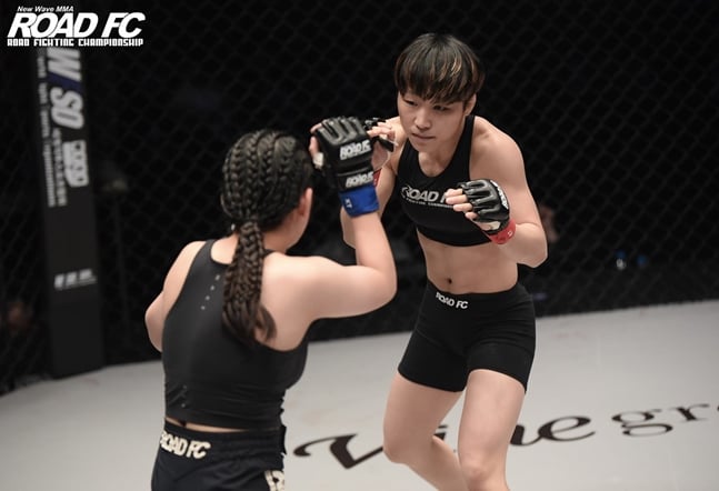 박정은(오른쪽)./사진=ROAD FC
