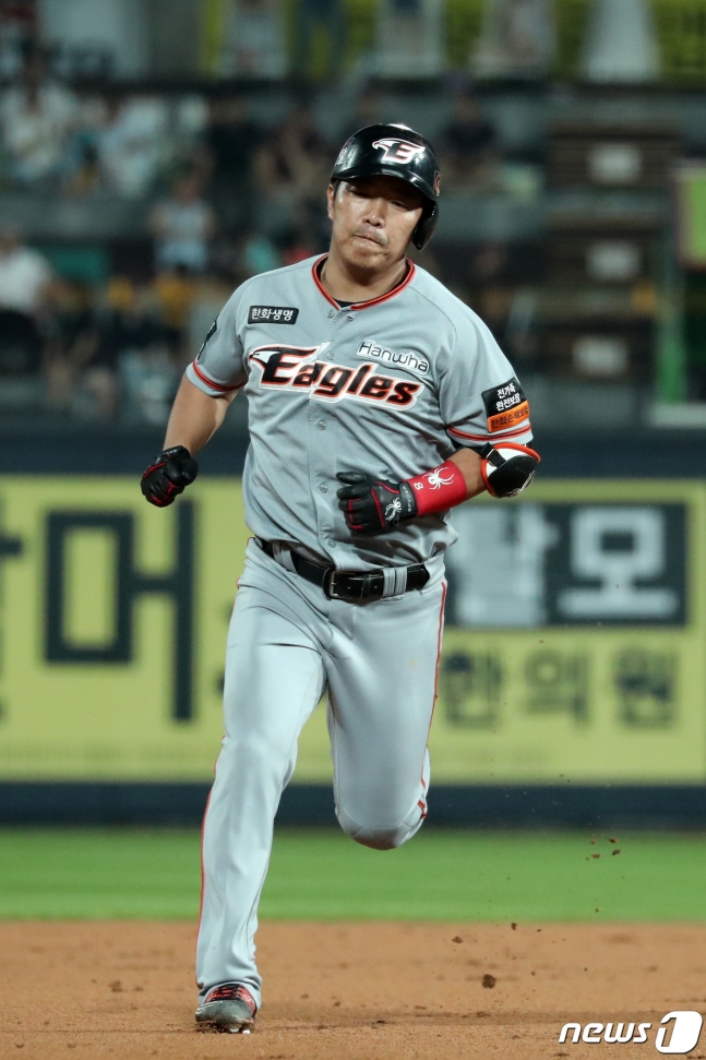 한화에서 LG로 이적한 정근우. /사진=뉴스1