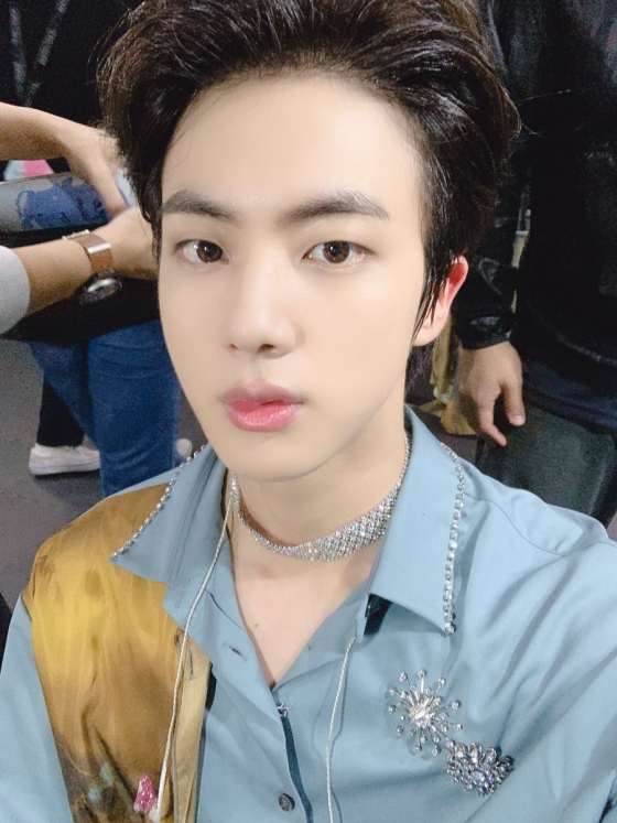 /사진=방탄소년단 공식 트윗 진(김석진)