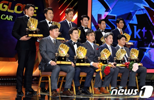 KBO가 2019년 골든글러브 후보를 확정해 발표했다. 사진은 2018년 골든글러부 수상자들. /사진=뉴스1