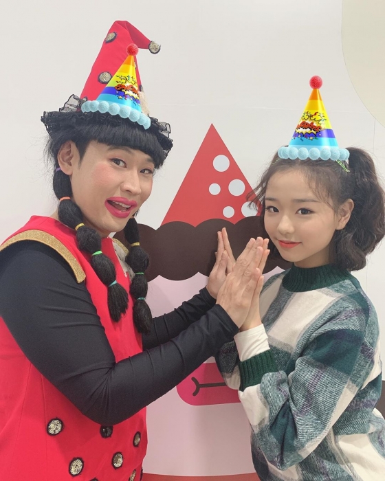 /사진=EBS '생방송 톡! 톡! 보니하니' 공식 인스타그램 캡처 (박동근 버스터즈 채연)