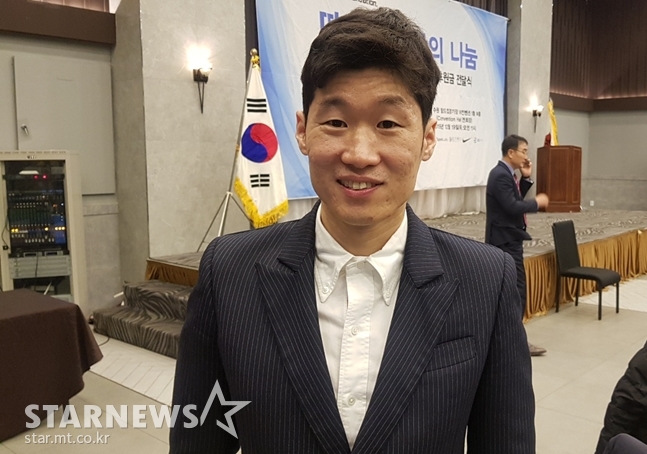 19일 JS파운데이션 후원금 전달식 직후 취재진과 만난 박지성. /사진=박수진 기자