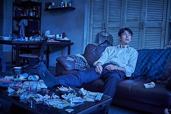 /사진=영화 '지푸라기라도 잡고 싶은 짐승들' 정우성 스틸컷