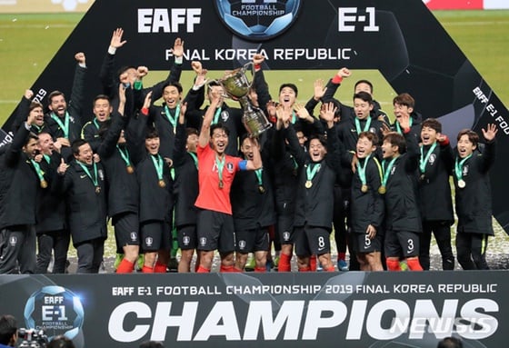 E-1 챔피언십에서 우승한 한국 축구 대표팀. /사진=뉴시스