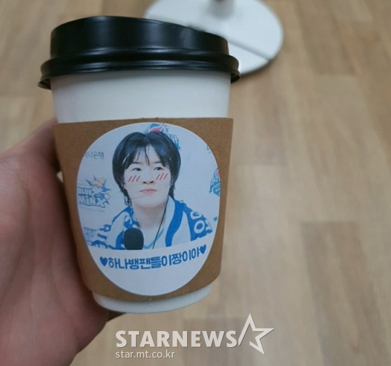 강이슬, 고아라가 준비한 커피. /사진=이원희 기자
