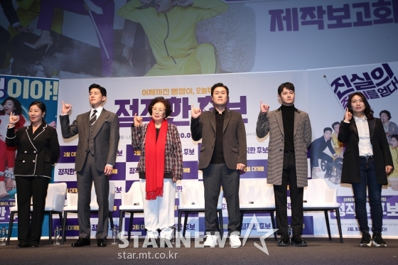 배우 라미란, 김무열, 나문희, 윤경호, 장동주 그리고 영화 '정직한 후보'를 연출한 장유정 감독(왼쪽부터) /사진=강민석 인턴기자