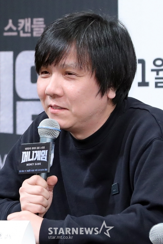 배우 김상호 감독이 8일 오후 강남구 임피리얼팰리스서울에서 열린 tvN 드라마 '머니게임' 제작발표회에서 포즈를 취하고 있다. / 사진=이기범 기자 leekb@