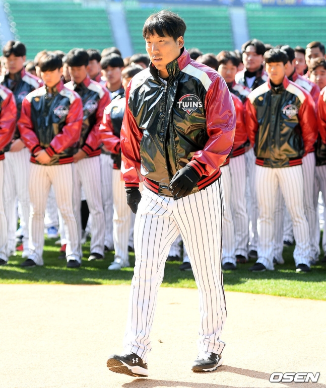 LG 주장 김현수.