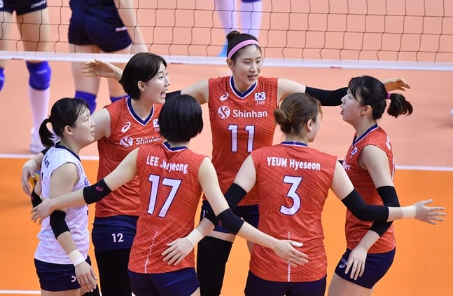 여자 배구 대표팀이 카자흐스탄을 제압하고 B조 1위로 준결승에 진출했다./사진=FIVB