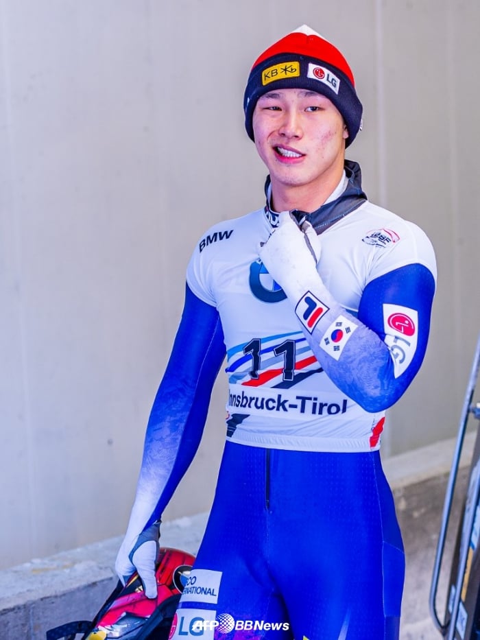 17일(한국시간) 힘찬 레이스를 펼치는 윤성빈의 모습. /AFPBBNews=뉴스1