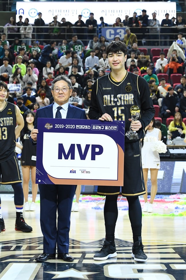 올스타전 MVP에 오른 김종규. /사진=KBL 제공