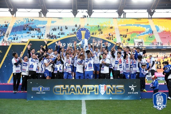 지난 시즌 FA컵에서 우승한 수원 삼성. /사진=대한축구협회
