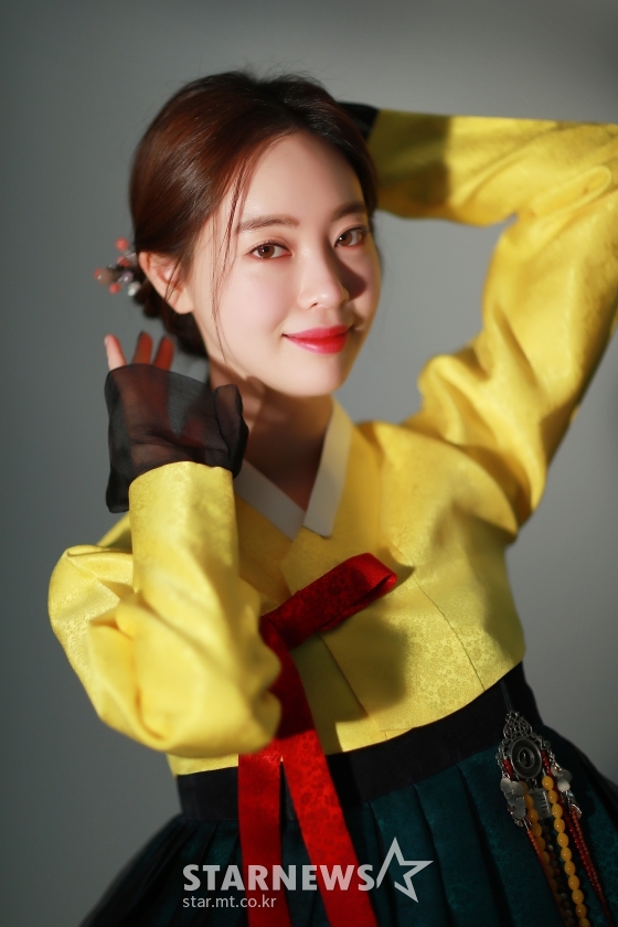 필라테스 강사 겸 배우 양정원 /사진=이동훈 기자 photoguy@, 한복 협찬=금단제 한복