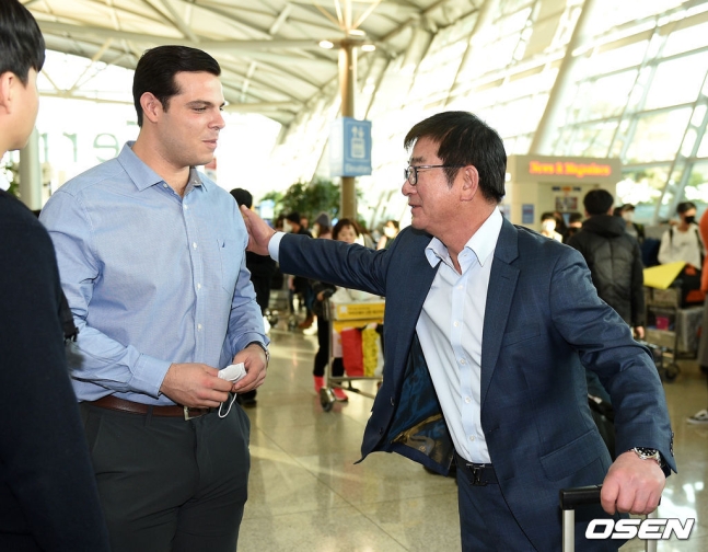 LG 류중일 감독(오른쪽)과 라모스.