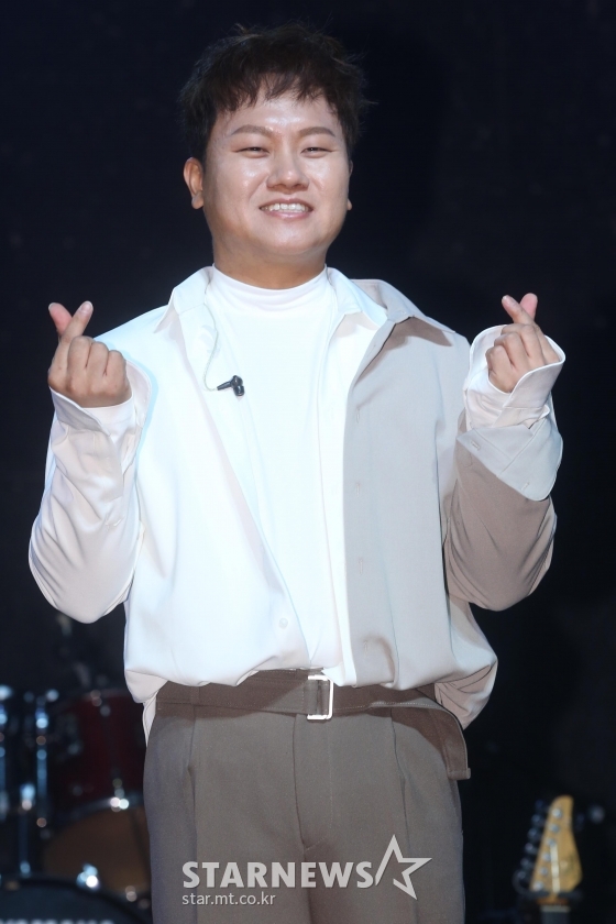 그룹 하이브로 배상재가 6일 오전 서울 마포구 하나투어 브이홀에서 열린 새 미니앨범 'GOOD MORNING'(굿모닝) 발매 기념 쇼케이스에서 포즈를 취하고 있다. / 사진=강민석 기자 msphoto94@