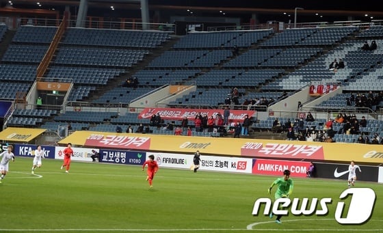 신종 코로나바이러스가 확산되는 가운데, 지난 3일 여자축구 경기도 텅 빈 관중석이 많았다. /사진=뉴스1