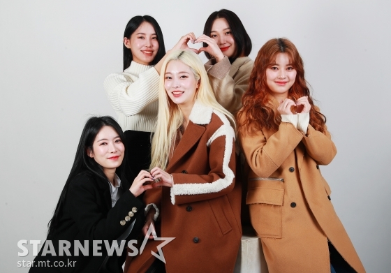 (왼쪽부터) 걸그룹 희나피아 멤버 경원 예빈 은우 민경 바다 /사진=이동훈 기자