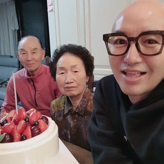 /사진=홍석천 인스타그램 (홍석천의 부모님)