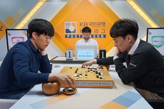 신민준(왼쪽), 이원도. /사진=한국기원 제공