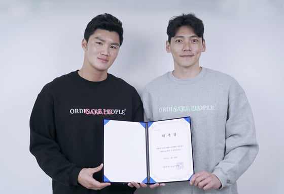 이호(왼쪽)와 김형일. /사진=한국프로축구연맹 제공