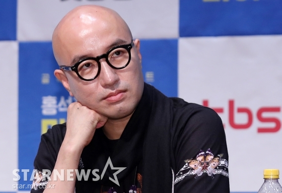방송인 홍석천 / 사진=김휘선 기자 hwijpg@