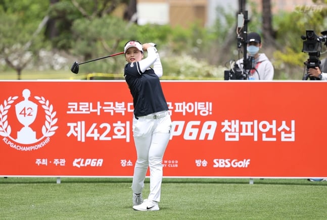 최혜진 1번홀 티샷 날리고 있다./사진=KLPGA