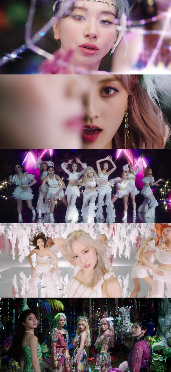 /사진=트와이스 '모어 앤드 모어' MV 캡처