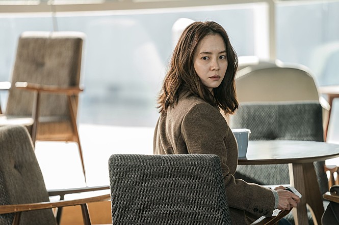 송지효 / 사진='침입자' 스틸컷