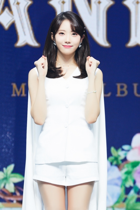 걸그룹 우주소녀 루다가 9일 오후 온라인 생중계로 진행돤 ‘Neverland’ 발매 기념 미디어 쇼케이스에 참석해 포즈를 취하고 있다. /사진제공=스타쉽엔터테인먼트