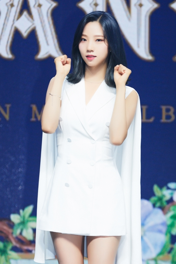 걸그룹 우주소녀 여름이 9일 오후 온라인 생중계로 진행돤 ‘Neverland’ 발매 기념 미디어 쇼케이스에 참석해 포즈를 취하고 있다. /사진제공=스타쉽엔터테인먼트