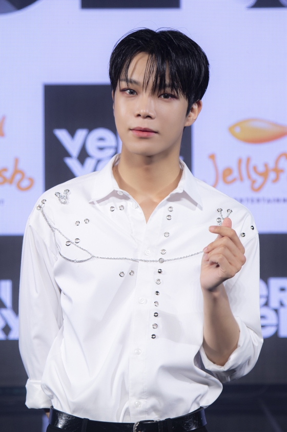 그룹 베리베리 동헌이 1일 오후 온라인 생중계로 진행된 네 번째 미니앨범 '페이스 유'(FACE YOU) 발매 쇼케이스에서 포즈를 취하고 있다. /사진제공=젤리피쉬엔터테인먼트