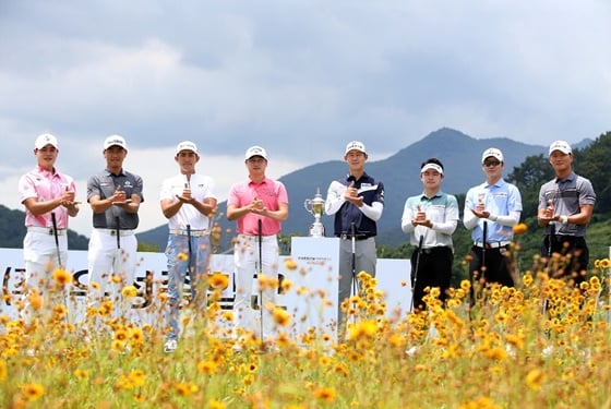 왼쪽부터 이재경, 문경준, 이수민, 왕정훈, 이동하, 최민철, 현정협, 엄재웅. /사진=KPGA 제공