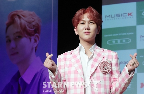 '미스터트롯' 출신 가수 김수찬이 3일 오후 서울 강남구 청담동 일지아트홀에서 열린 첫 번째 미니앨범 '엉덩이' 발매기념 쇼케이스에서 포즈를 취하고 있다. / 사진=김창현 기자 chmt@
