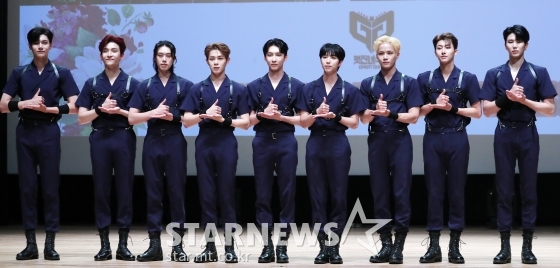 그룹 멋진녀석들이 8일 오후 서울 양천구 목동 로운아뜨리움에서 열린 세 번째 미니앨범 '위 아 낫 얼론 챕터2: 유&미'(We're Not Alone Chapter2 : You & Me) 발매기념 쇼케이스에서 포즈를 취하고 있다. / 사진=김창현 기자 chmt@