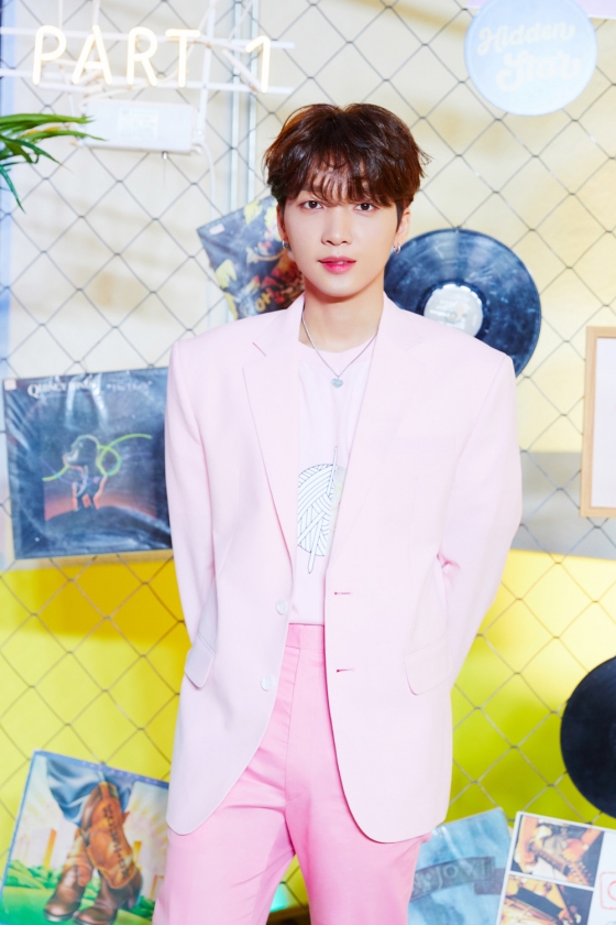 가수 정세운이 14일 오후 온라인 생중계로 진행된 첫 번째 정규앨범 '24' PART 1 발매 기념 미디어 음감회에서 포즈를 취하고 있다. / 사진 = 스타쉽엔터테인먼트 제공