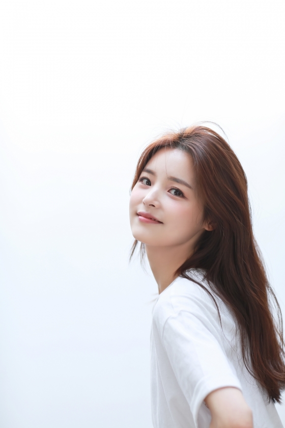 리스펙트 엔터테인먼트와 연예매니지먼트 전속 계약을 체결한 신인 배우 최혜진 / 사진제공=리스펙트엔터테인먼트
