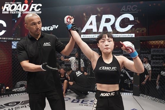 신유진(오른쪽). /사진=로드 FC 제공