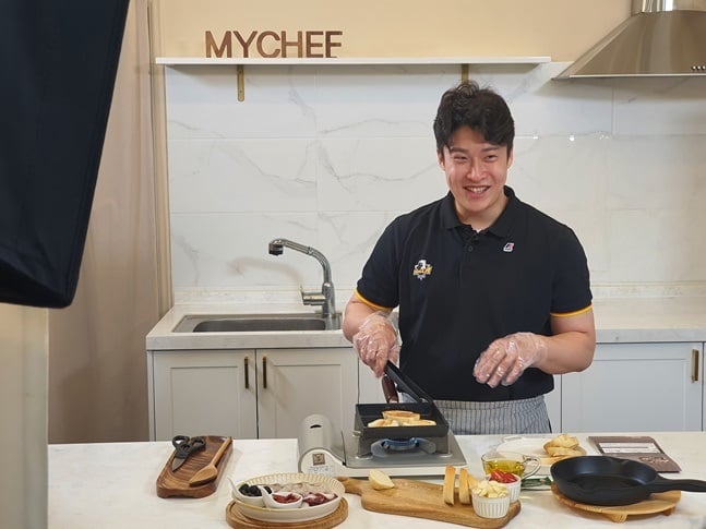 안양 한라 박진규의 마이셰프 쿡방 모습. /사진=안양 한라 제공