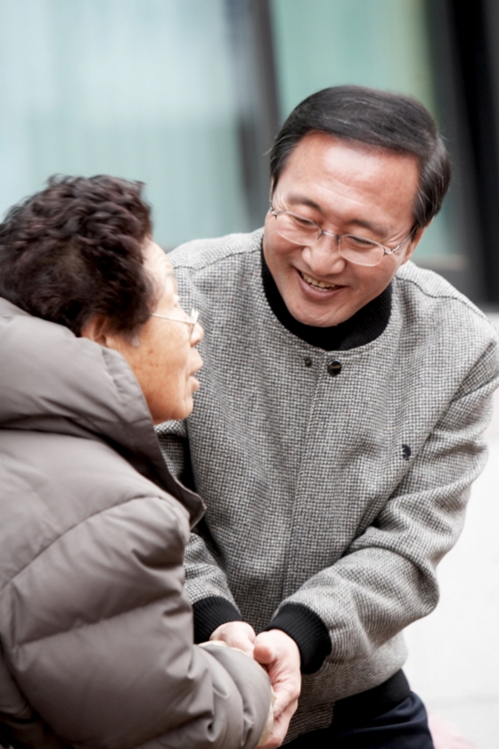명필름이 고 노회찬 의원의 다큐멘터리 '노회찬, 6411'을 제작한다.