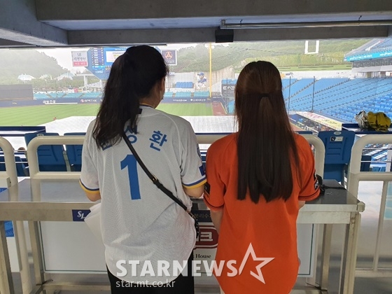 28일 만난 안유진(왼쪽), 전윤서 씨. /사진=이원희 기자