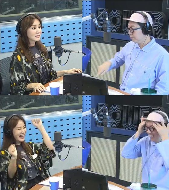 영화 '오케이 마담'에 출연하는 배우 엄정화 /사진=SBS 파워FM '김영철의 파워FM' 보는 라디오 방송화면 캡처