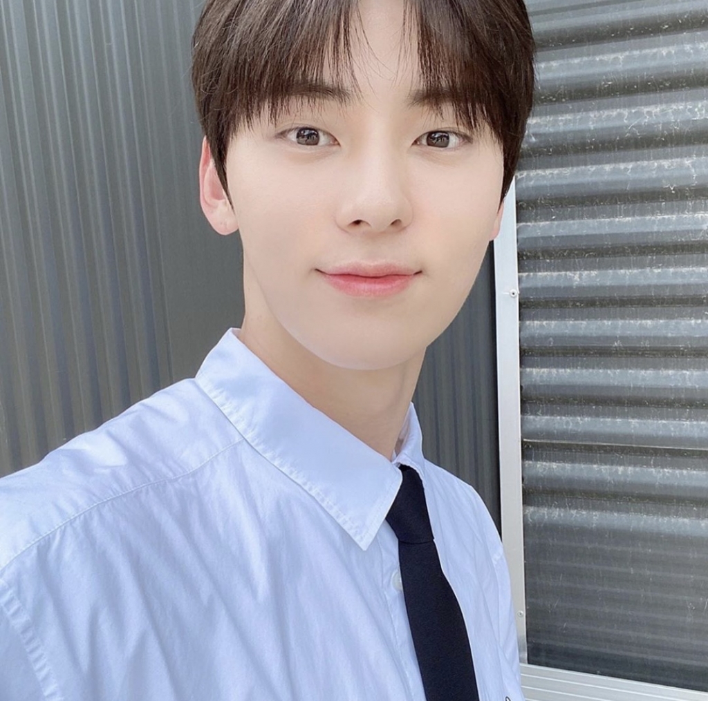 /사진=황민현 인스타그램