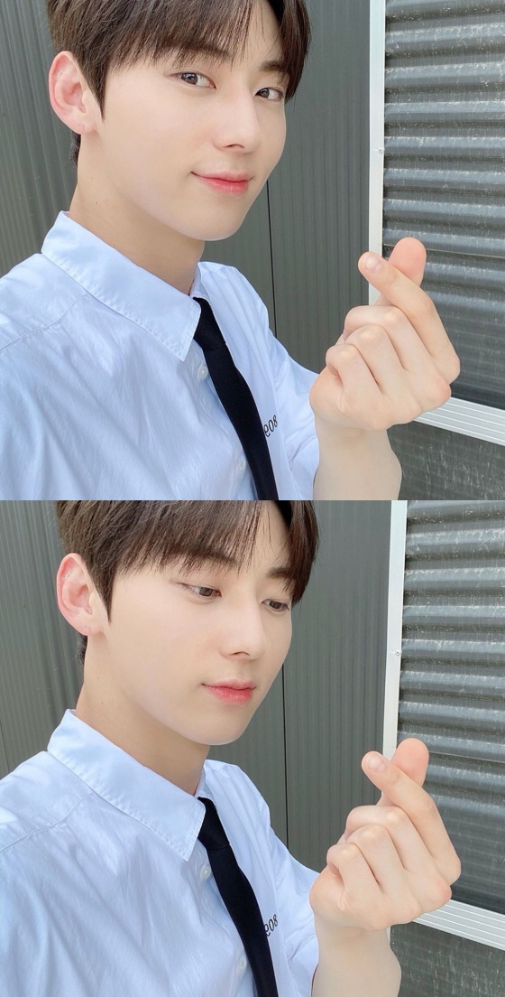 /사진=황민현 인스타그램