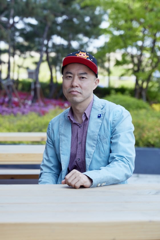 '인간수업'을 연출한 김진민 감독이 넷플릭스 오리지널 시리즈 '언더커버'를 다시 연출한다.