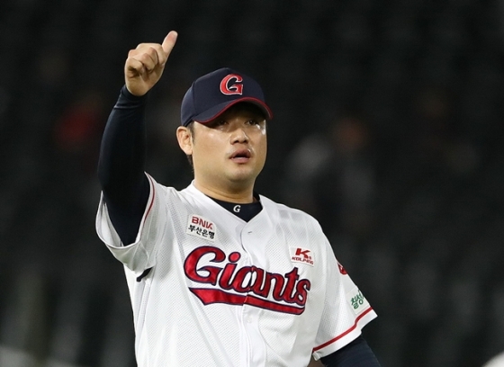 롯데 시절 손승락. /사진=롯데 자이언츠